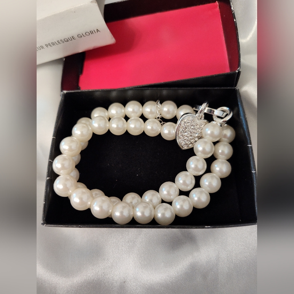 Avon Silver Tone And Rhinestones, Heart and Pearl Necklace - Picture 2 of 7